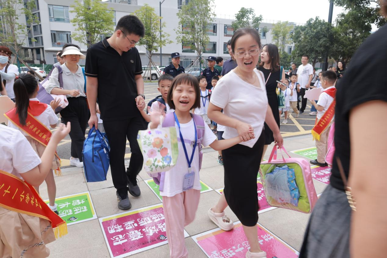 讓夢(mèng)想的種子在31小生根發(fā)芽 —西安高新區(qū)第三十一小學(xué)舉行秋季開(kāi)學(xué)迎新活動(dòng)_fororder_圖片5