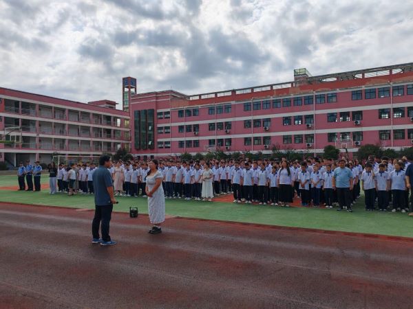 班主任報(bào)告班級學(xué)生疏散情況.jpg
